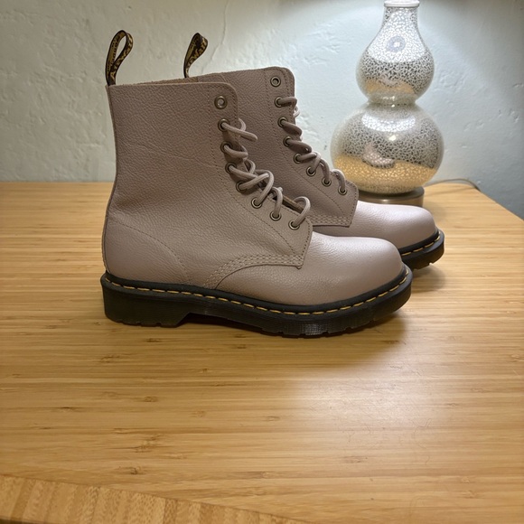 NWOT Dr. Marten Pascal boots - Picture 4 of 4
